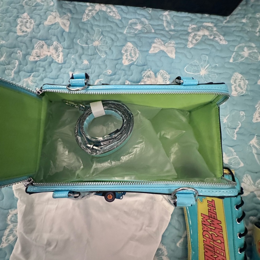 NWT Dolls kill Scoobydoo the Mystery Machine Boots ,
Bag and top - Picture 4 of 9